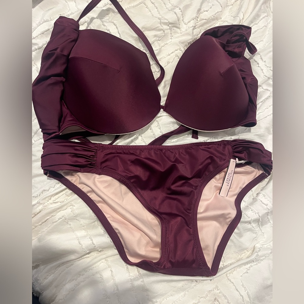 Brand New Victoria’s Secret bikini. 36DD top and sz L bottom. With Tags!